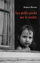 Couverture du livre pour Les petits pieds sur le ventre